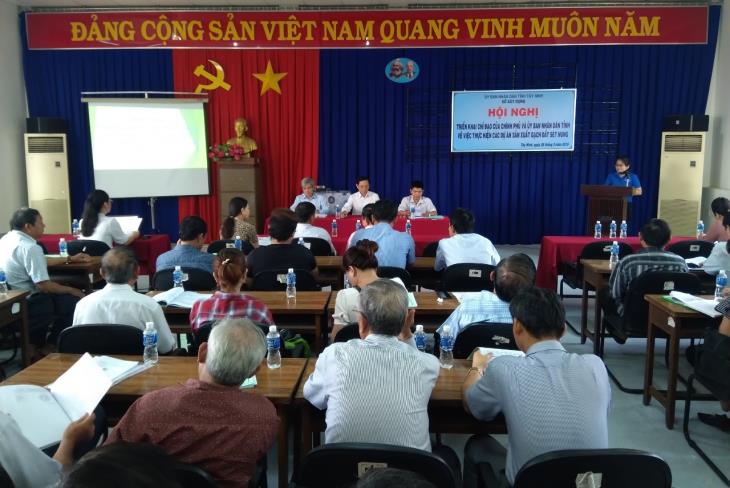 Tổ chức Hội nghị đối thoại với các doanh nghiệp sản xuất gạch đất sét nung để triển khai chỉ đạo của Chính phủ và UBND tỉnh về việc thực hiện các dự án sản xuất gạch đất sét nung trên địa bàn tỉnh Tây Ninh
